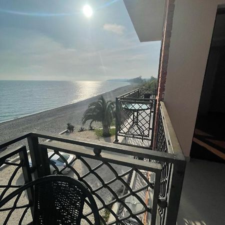 Leon Beach Hotel New Athos Esterno foto